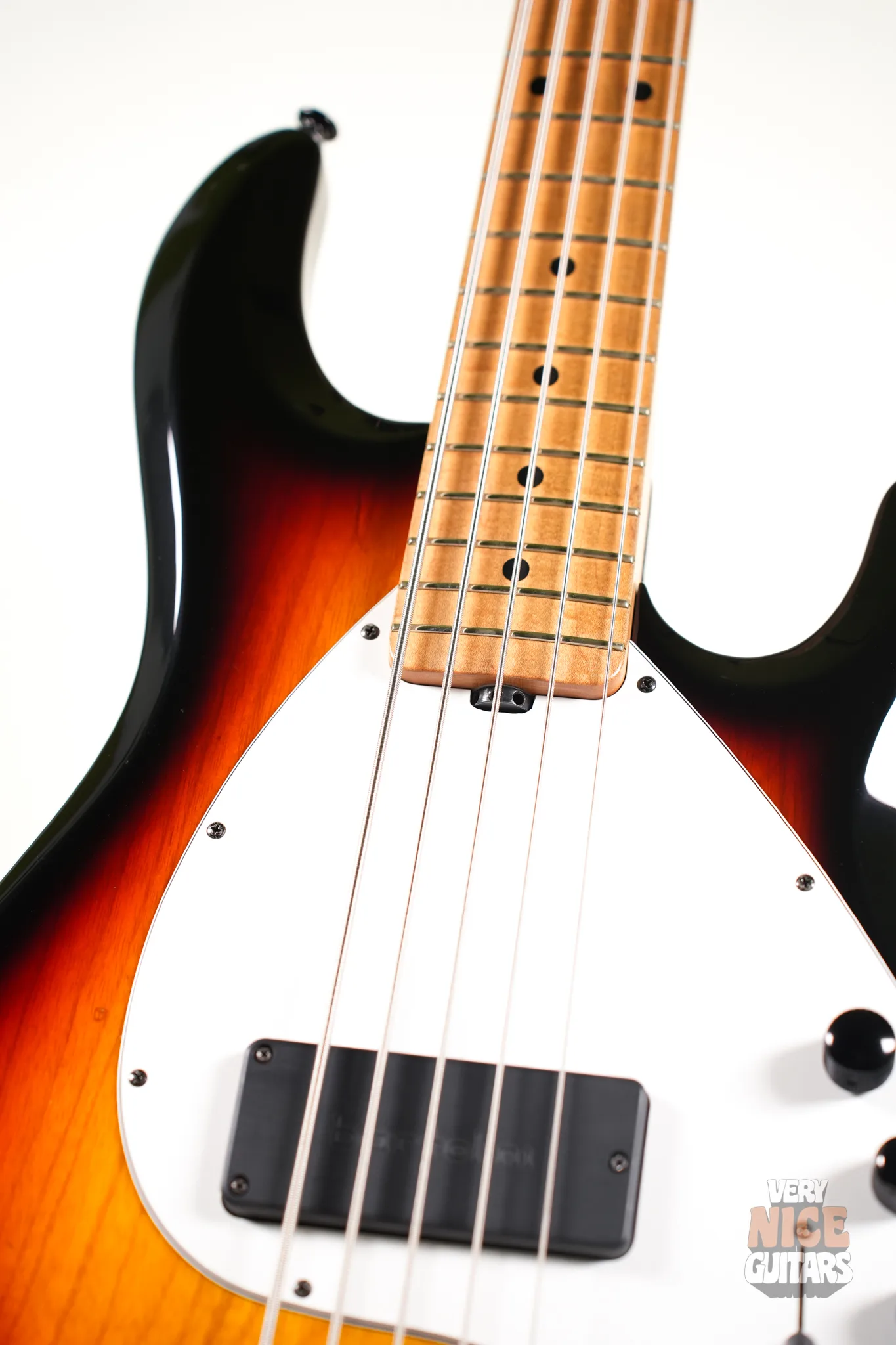 ブ*ー様 ERNIE BALL MUSICMAN Stingray5 リペア歴あ Ernie Ball Music Man StingRay 5-String Black 2014 | The