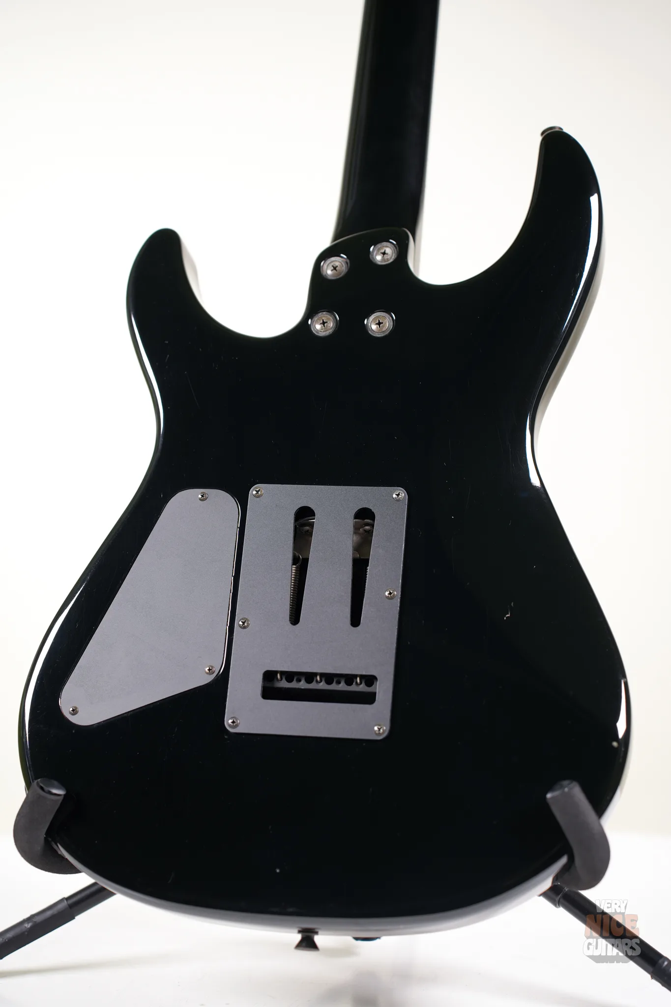 Fernandes Retrorocket SW-85DV – Very Nice Guitars