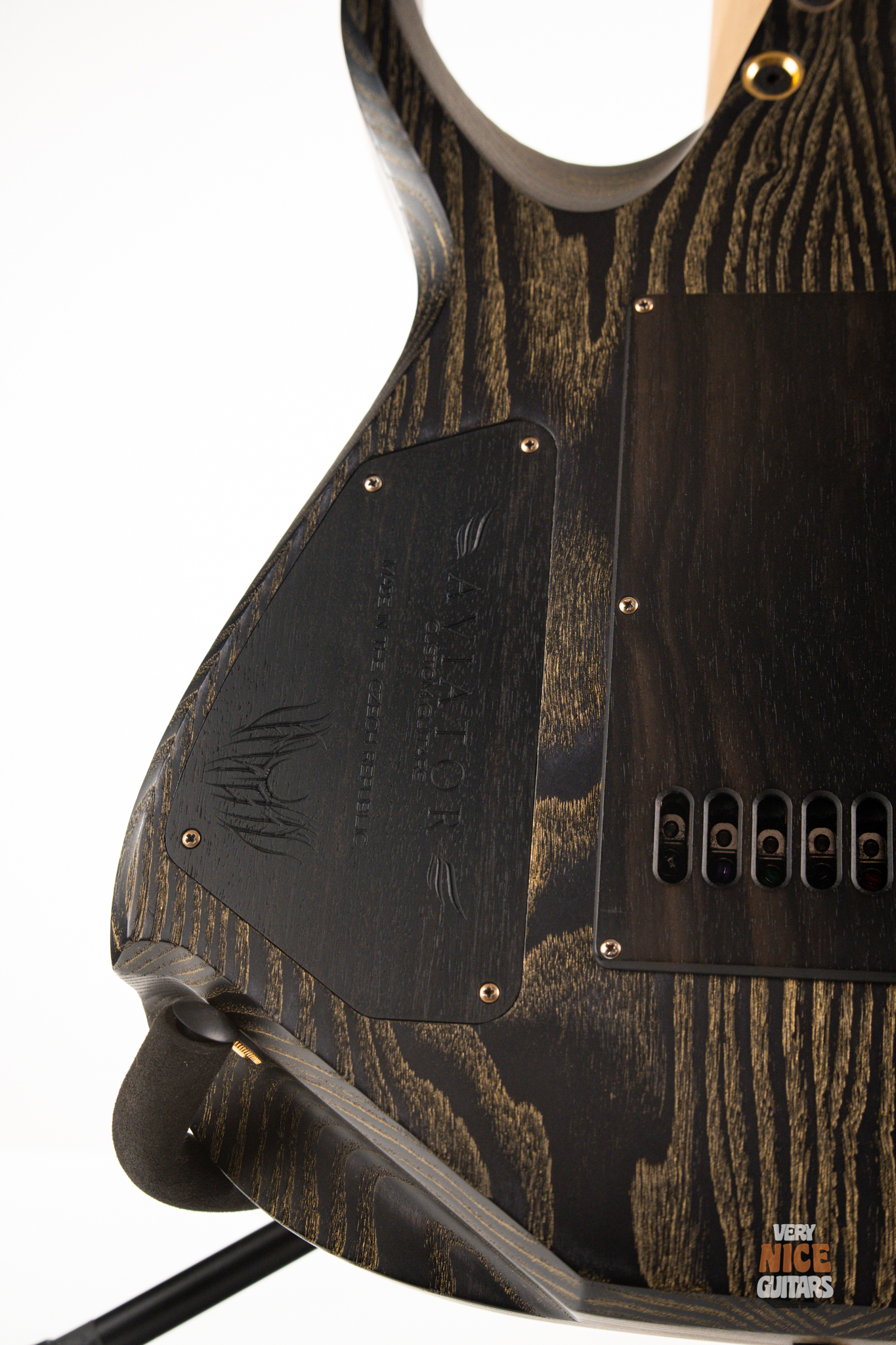 Aviator Predator 7 Custom – Very Nice Guitars