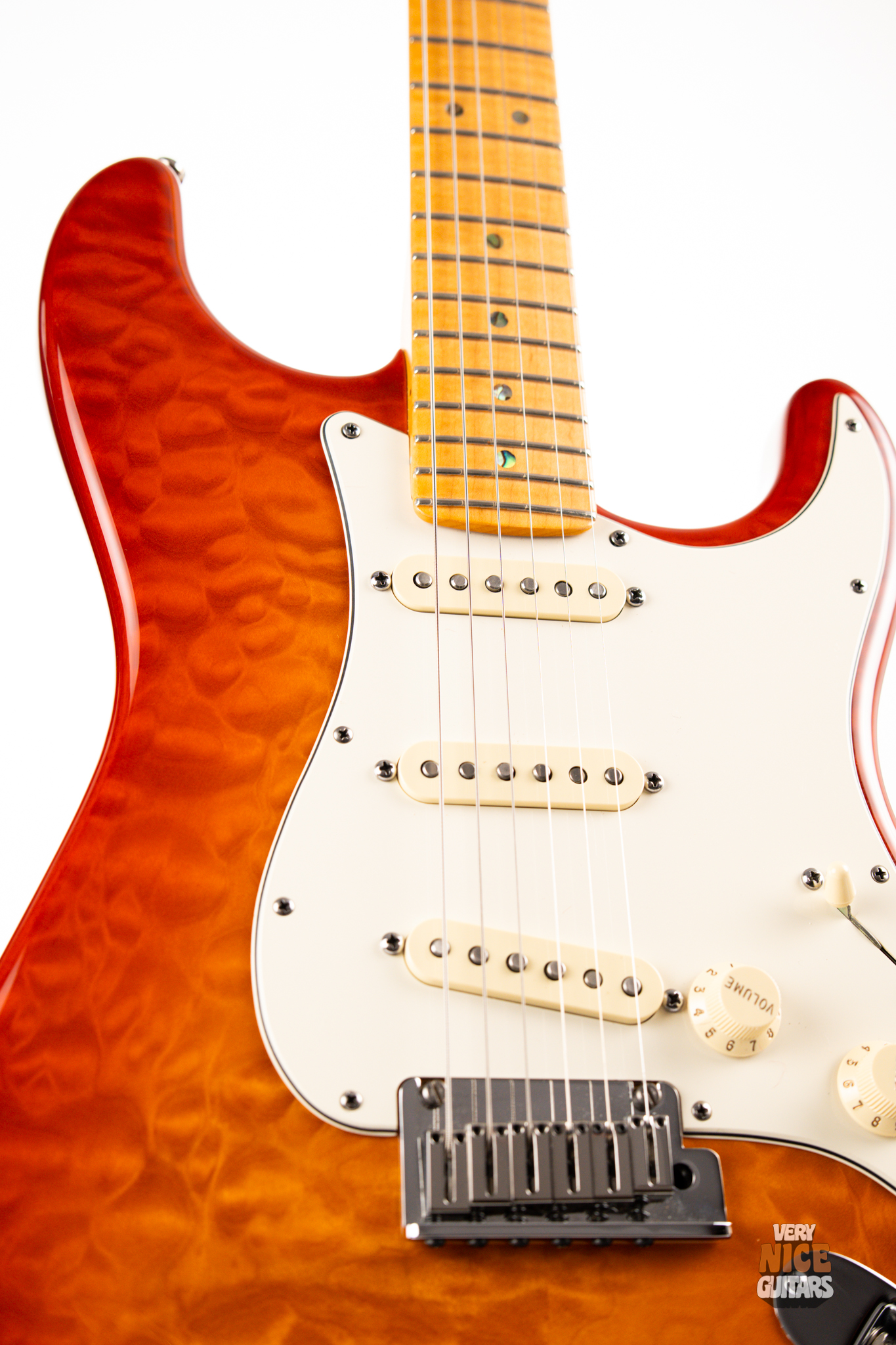 Fender Custom Shop Deluxe Stratocaster - Image 8