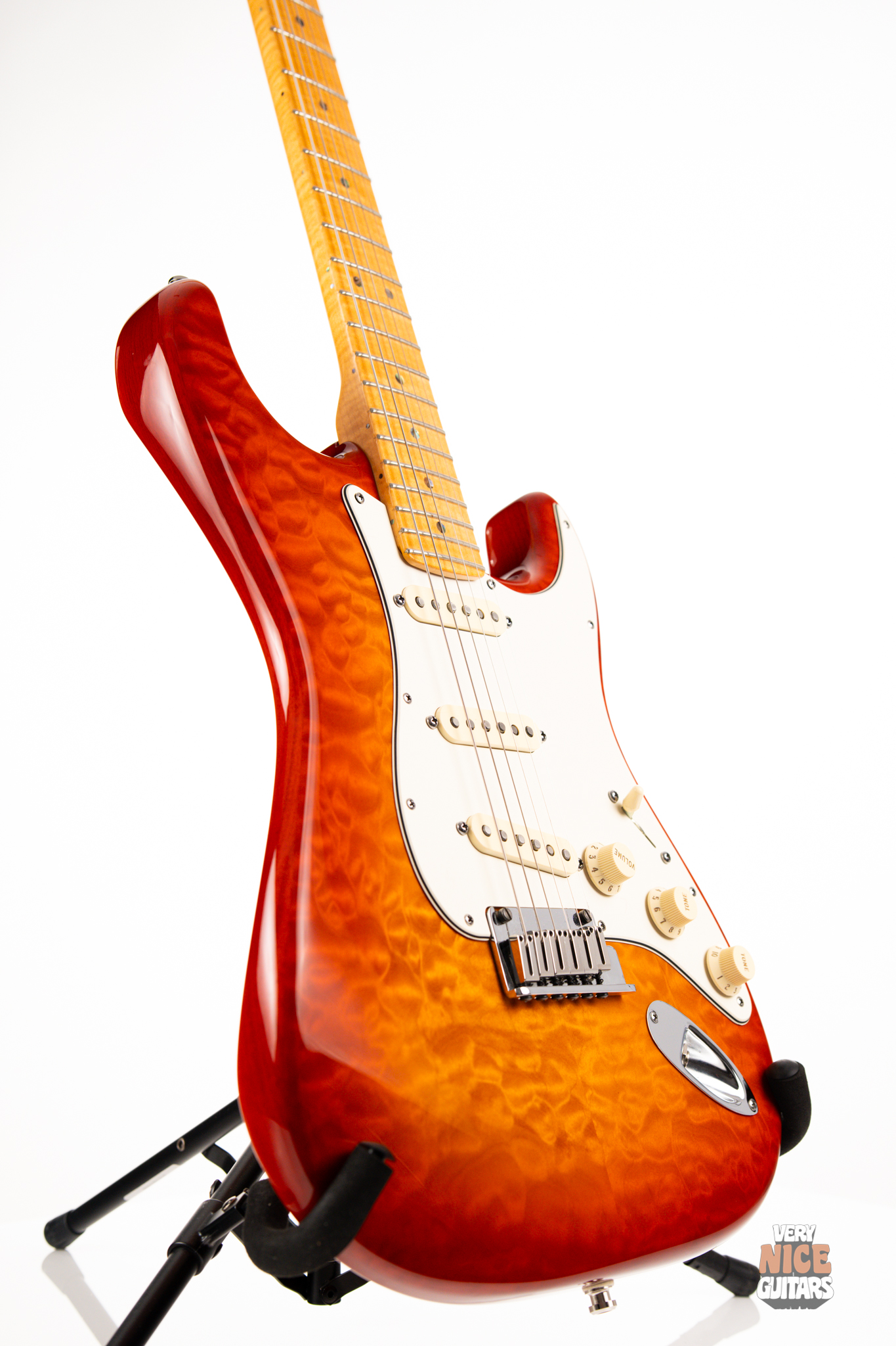 Fender Custom Shop Deluxe Stratocaster - Image 9