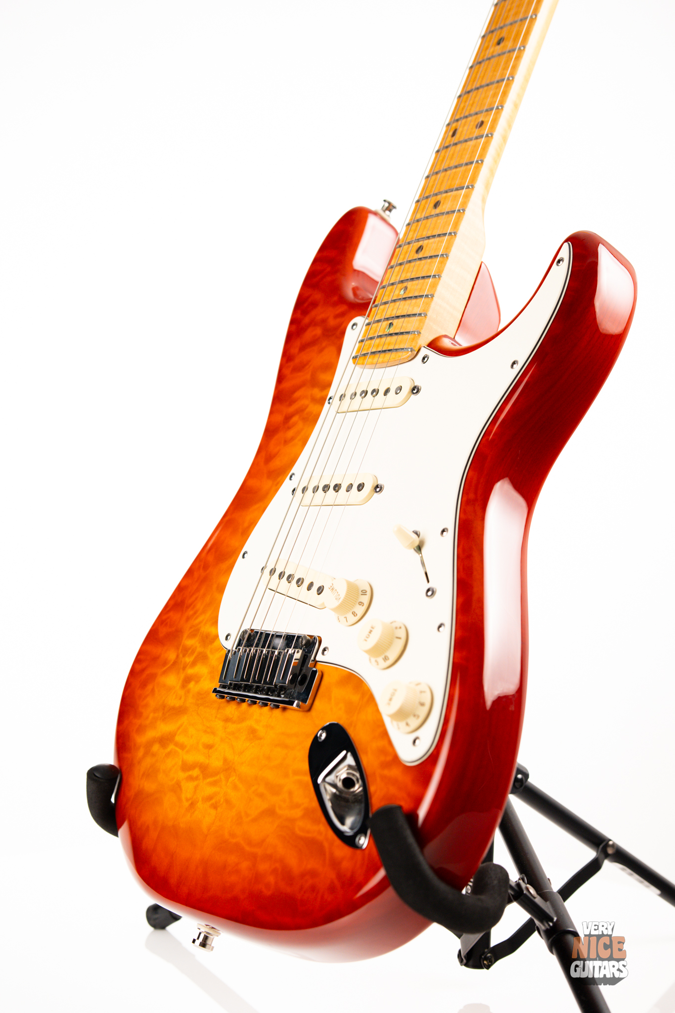 Fender Custom Shop Deluxe Stratocaster - Image 12