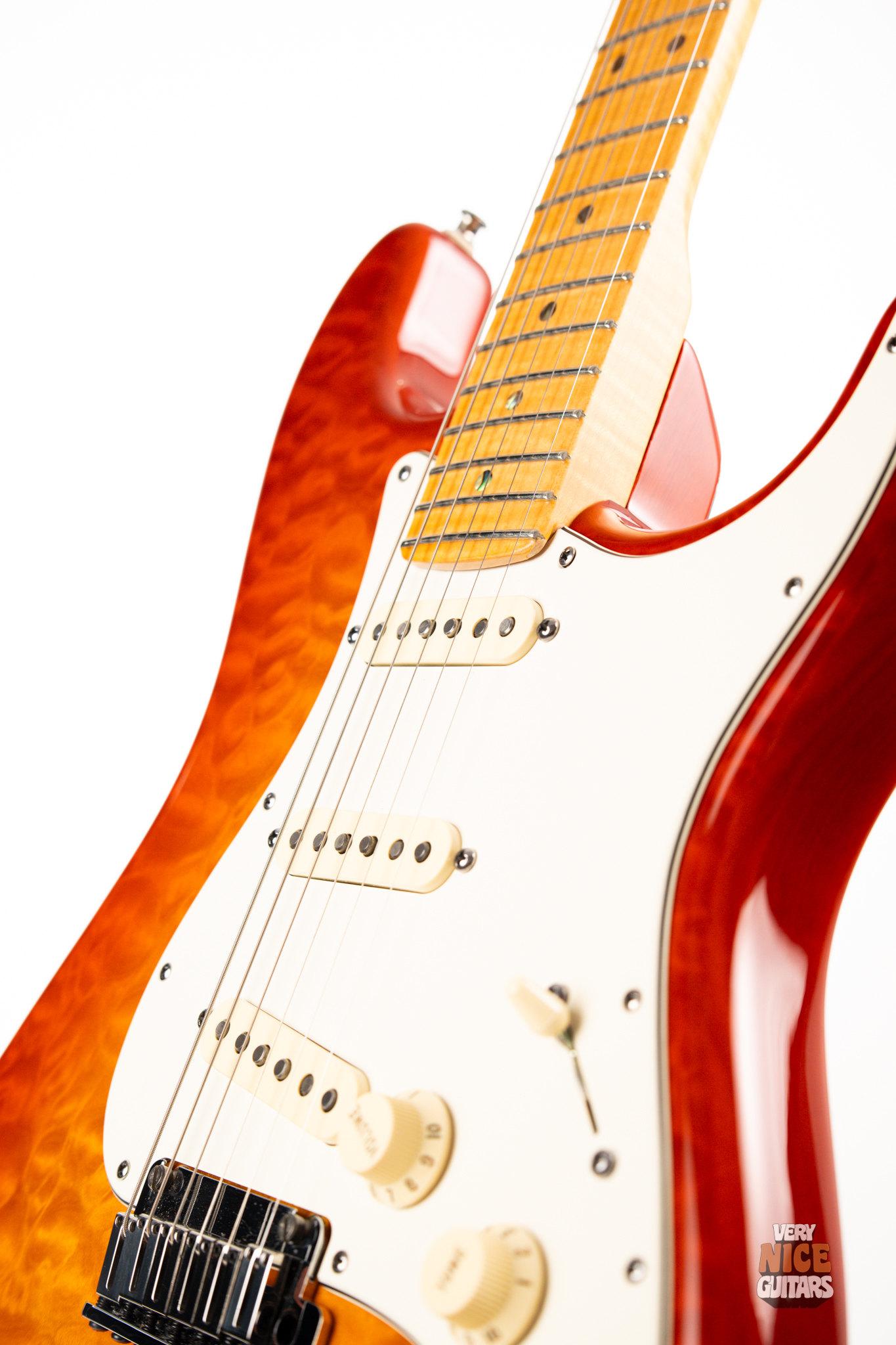 Fender Custom Shop Deluxe Stratocaster - Image 13