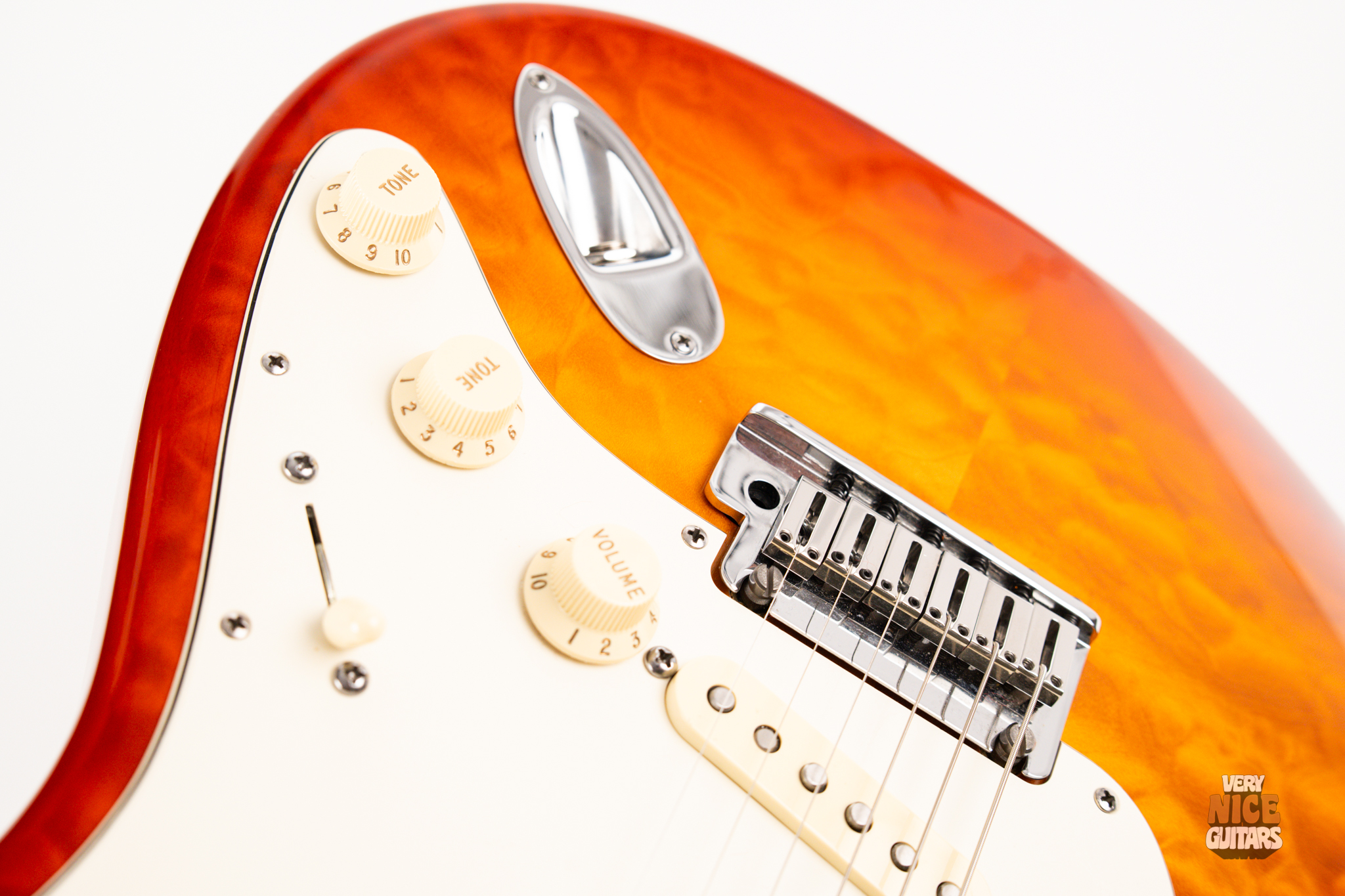 Fender Custom Shop Deluxe Stratocaster - Image 24