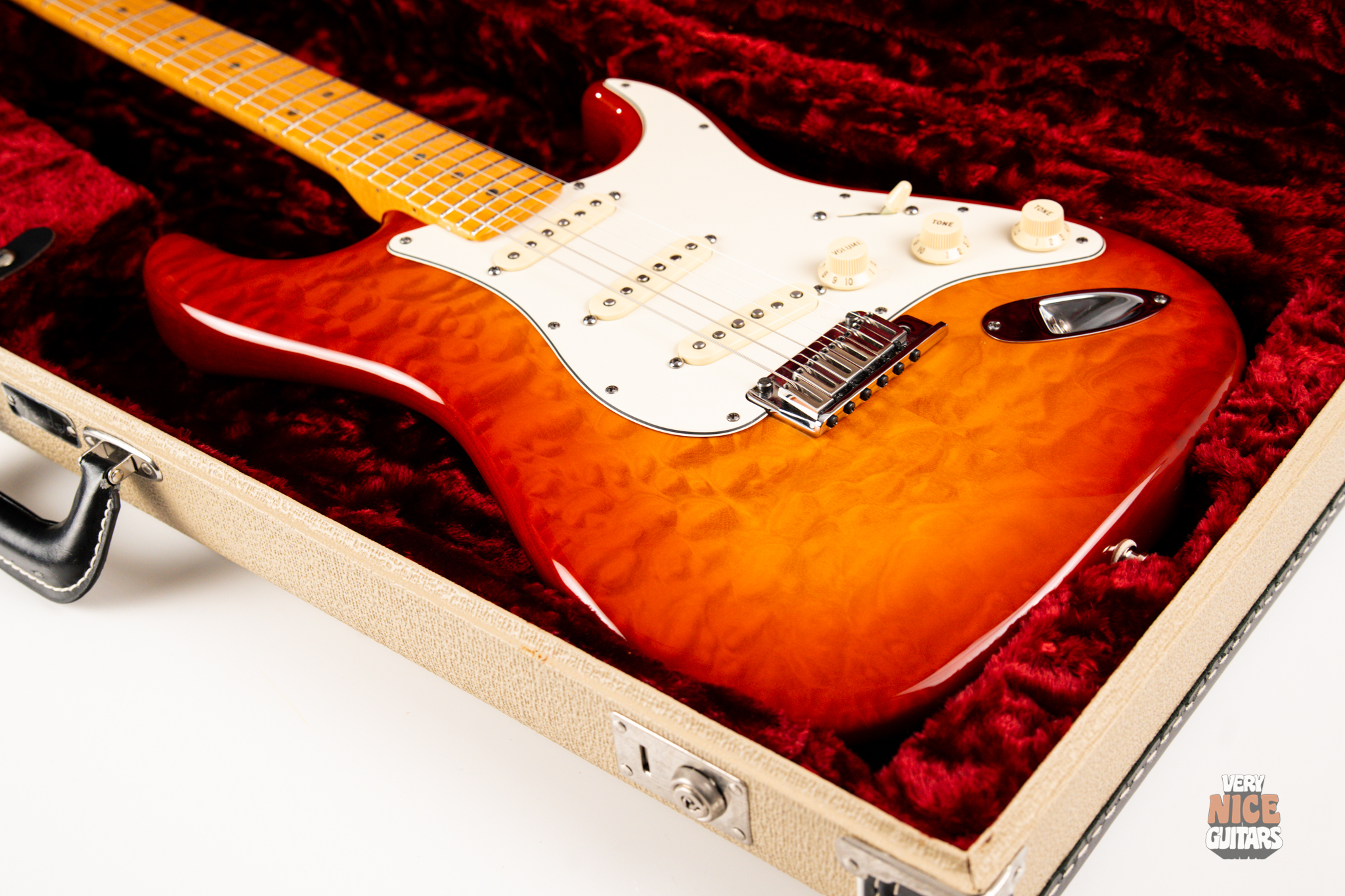 Fender Custom Shop Deluxe Stratocaster - Image 25