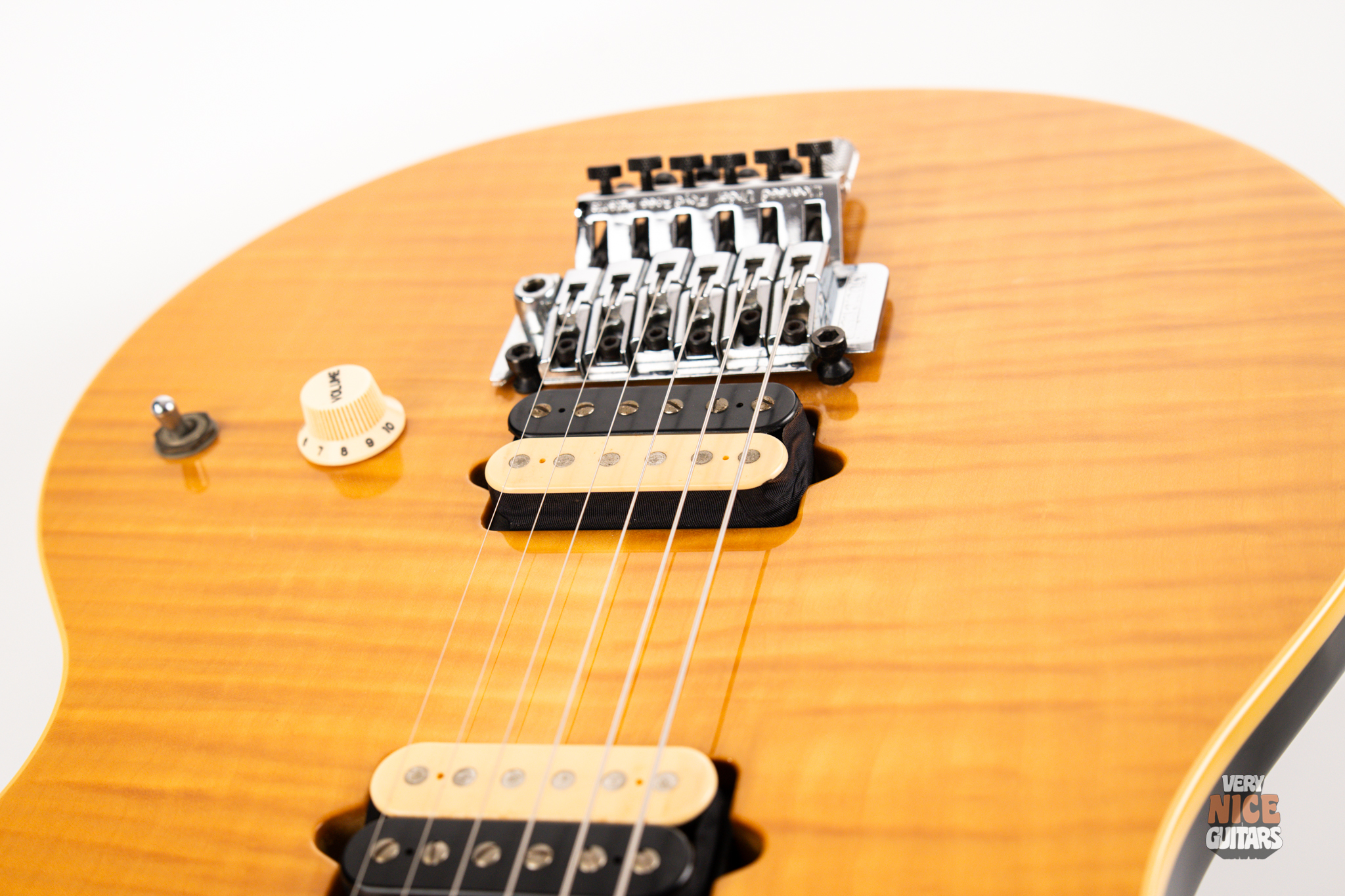 Music Man Axis Translucent Gold - Image 14