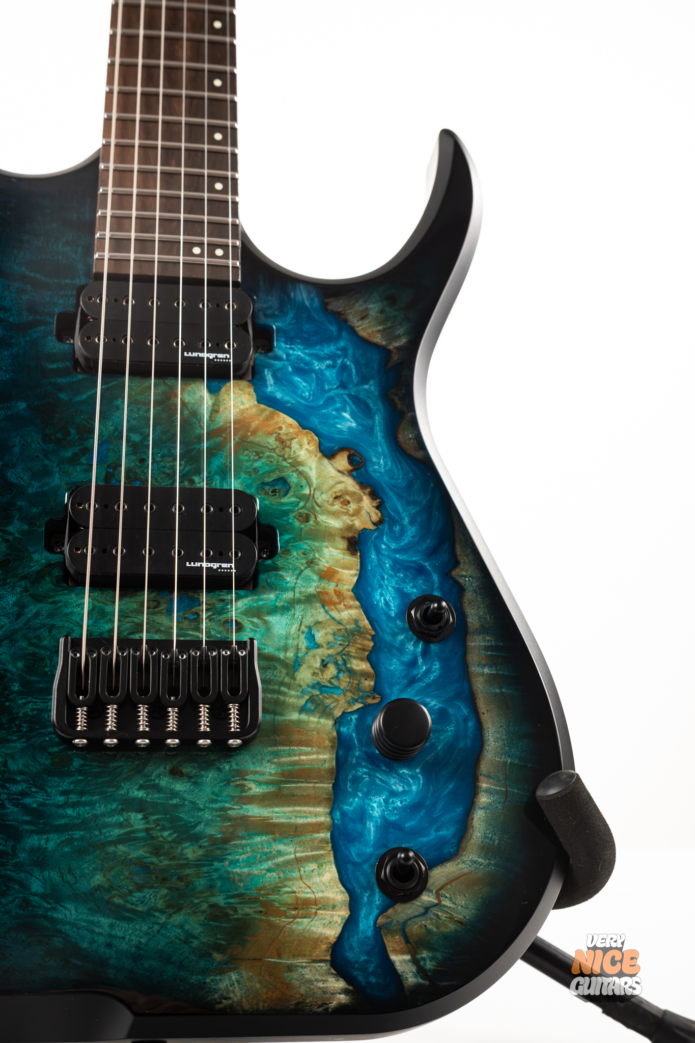 Skervesen Raptor 6 Hybrid Blue Burst – Very Nice Guitars